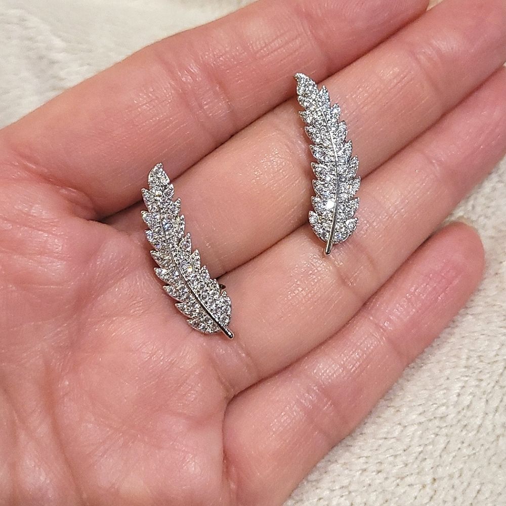 ๐NEW๐ FEATHER EAR CLIMBER